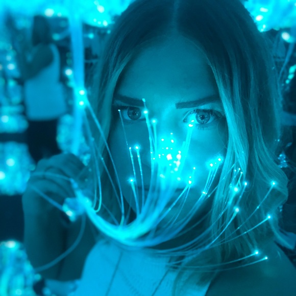 Meet your Posher, Lauren - Picture 2 of 3